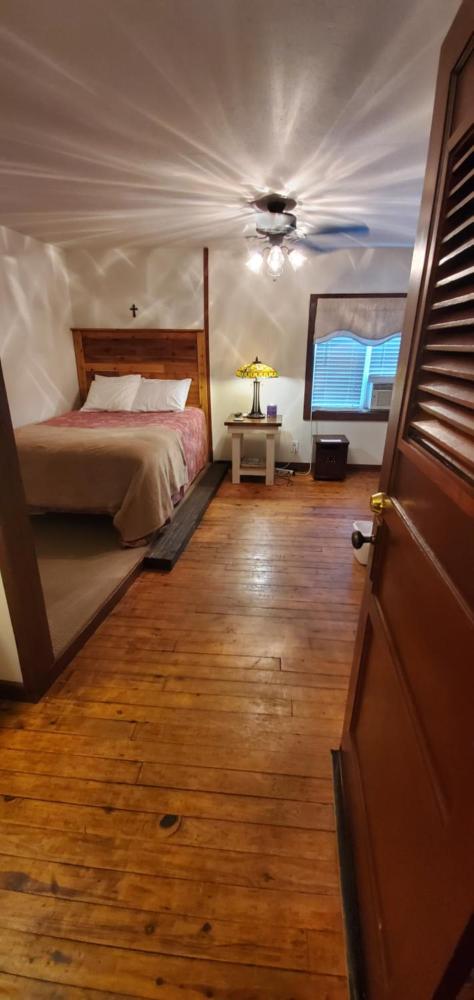 Queen Room interior